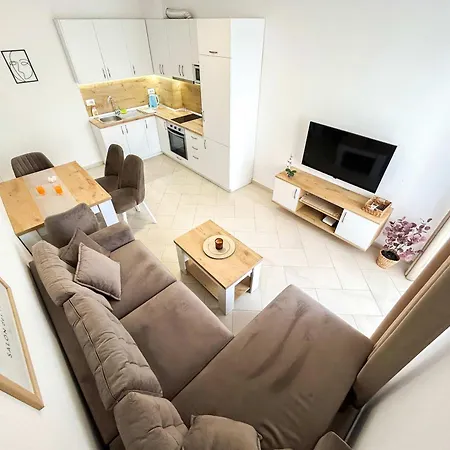 Oceanfront Apartment *