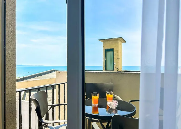 Oceanfront Apartmán *